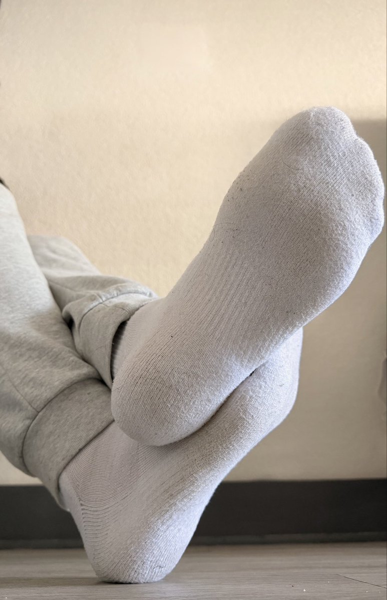 masteromarr's tweet photo. come closer and take a deep sniff weirdo 

malefeet masterfeet feetslave https://t.co/qQwYxNz35m