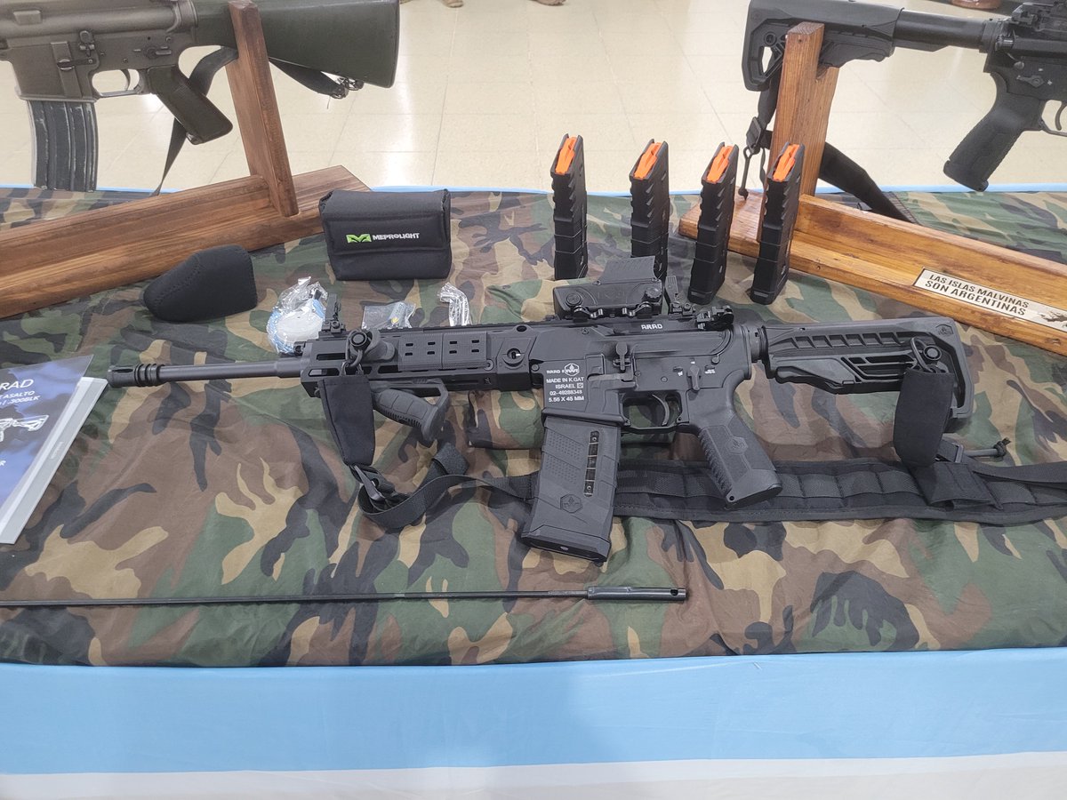 PucaraDefensa's tweet photo. El @Ejercito_Arg recibe hoy su primer lote de 250 fusiles IWI Arad de 7,62mm y carabinas Arad S de 5,56 mm para iniciar el reemplazo de los fusiles FAL y M-16 actualmente en uso. Los dos modelos se entregan con miras Meprolight. https://t.co/rAqBCshc5W