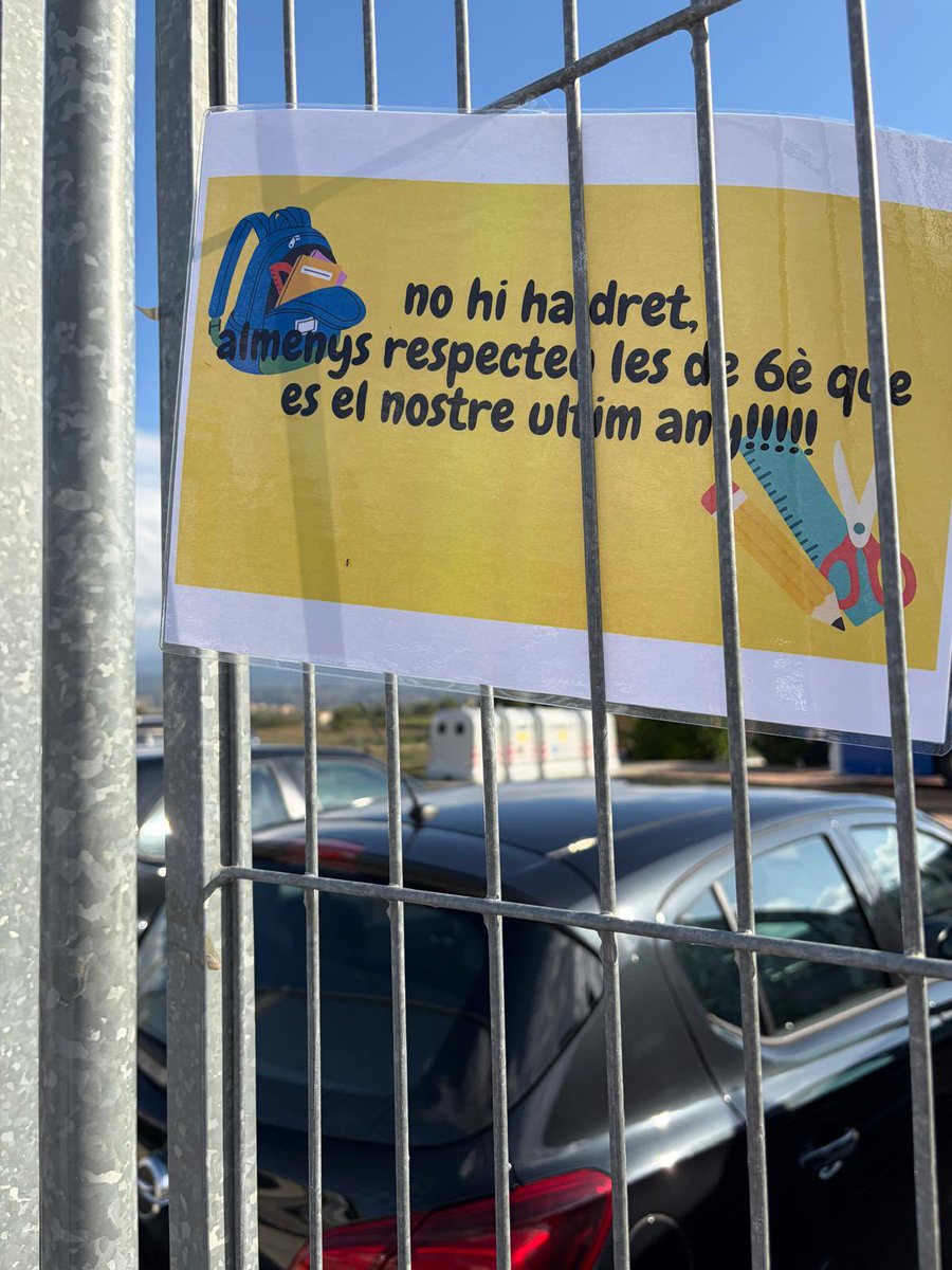 LaYeniGran's tweet photo. A l’escola Andersen de Vic també han aparegut cartells reclamant que es facin les colònies i les sortides @el9nou @vic_educacio @educaciocat @govcatcentral https://t.co/GA36iWrrI4
