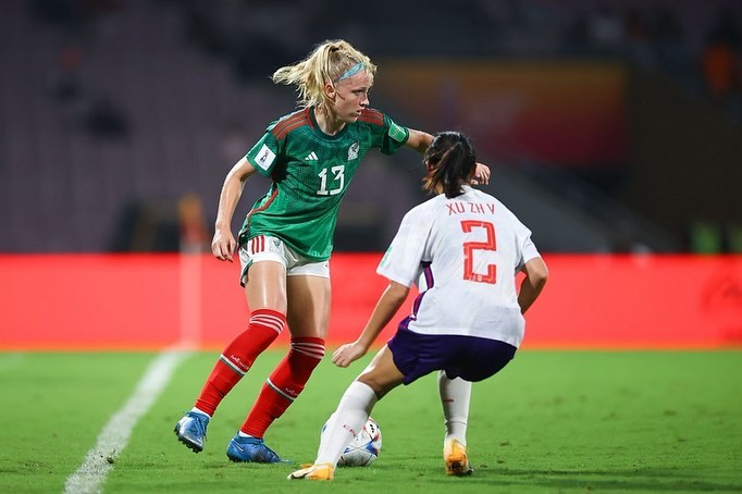 DaytonaSportsLG's tweet photo. I've said it time and time again @LaurenOmholt needs to be in the senior Mexican national team @Miseleccionfem Shes' been with Mexico since the U17's and she's the most complete player we have that has not been called up in a while! https://t.co/e4qYPpMaZF