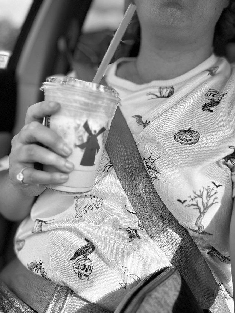 Empress_sophie3's tweet photo. A custom caramel apple coffee for Empress, of course..#dutchbros #coffee #spoiled #fall https://t.co/FXzBQupW5q
