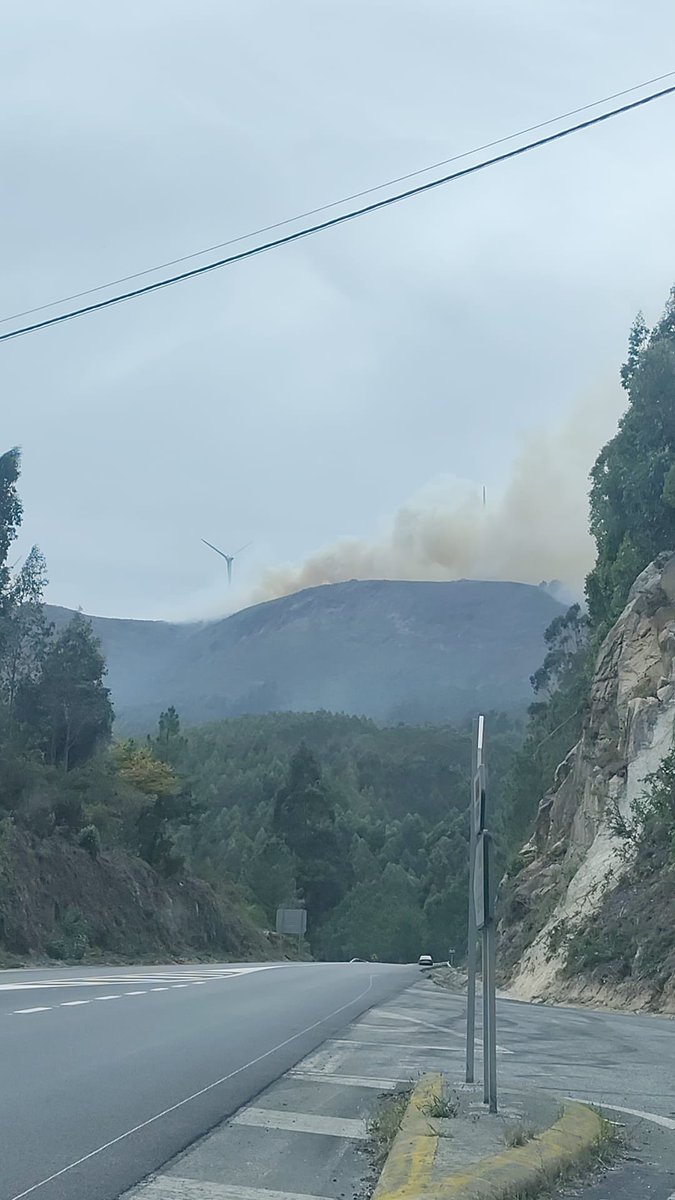 Incendiosgalic1's tweet photo. LUGO||🔥declarado incendio en Ourol🔥 https://t.co/KoalLh6zem
