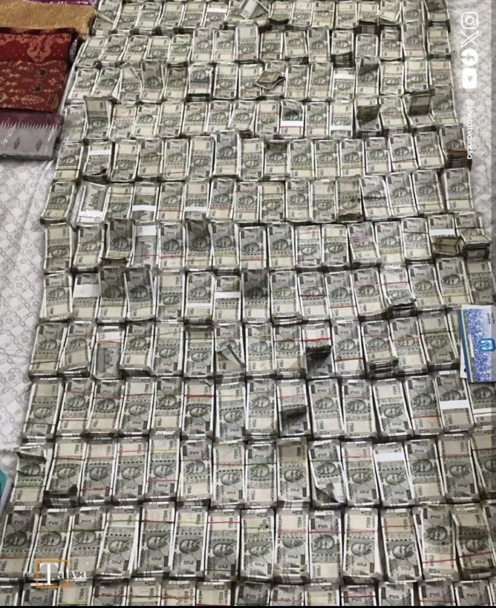 Danteunfiltered's tweet photo. Taxpayers money recovered from flat of Baikunthnath sarangi, chief engineer, Orissa rural work division. https://t.co/Zu3LGj59fz