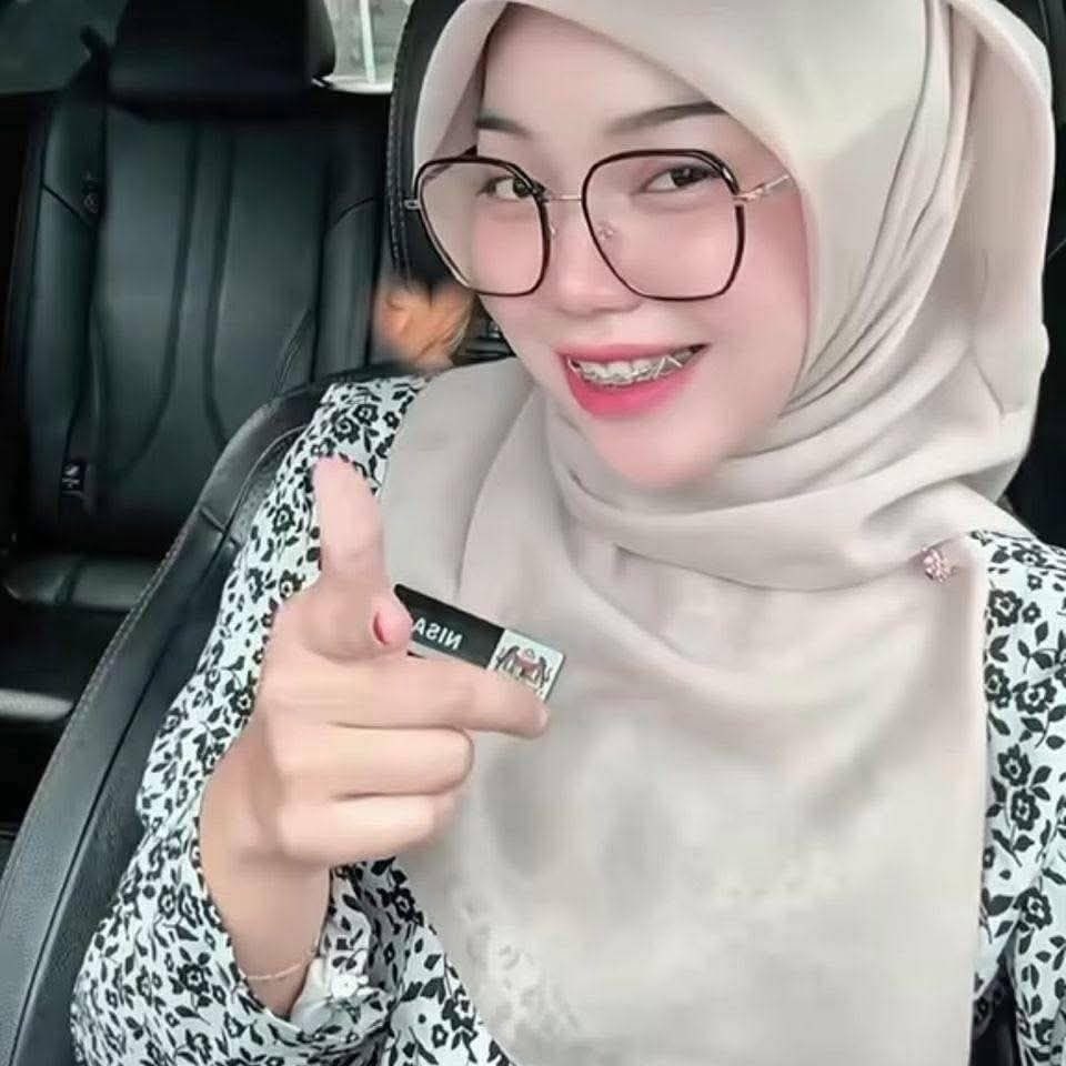 mengajlir's tweet photo. Ini viral cikgu nisa melayu ? https://t.co/rkYUptHxHd