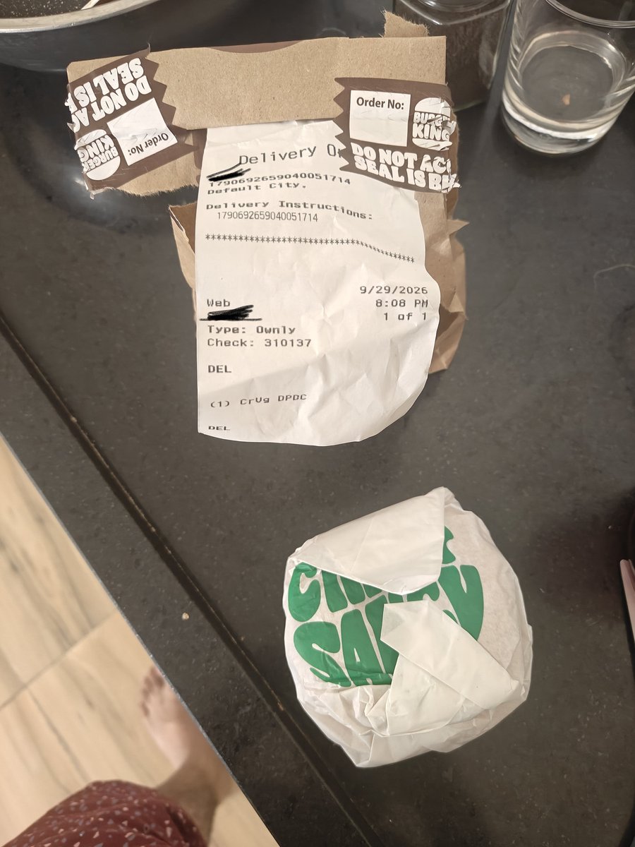 Sun85z13's tweet photo. @ownlyfoodapp
@burgerkingindia 
@rapido

Most annoying and shit service by you guys. Ordered 3 burgers and got only one. There is no one to talk on the app. Just a fucked up AI chat agent. BK guys handover orders blindly. Biggest chutias I have even seen.  This food app sucks https://t.co/2EI0Y4y7rm