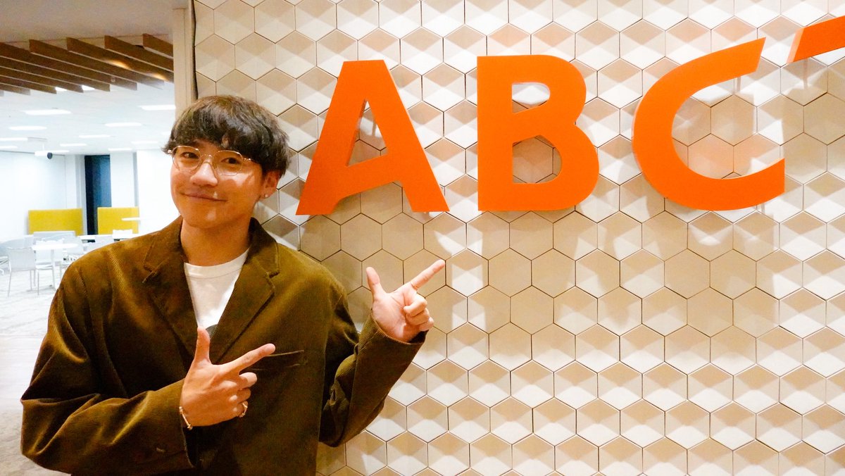 generationsfext's tweet photo. 間も無く生放送 !!
皆さん是非リアルタイムでお聴きください📻

📻radiko
https://t.co/NRIxoIhoaj

🎥mellow-fan
https://t.co/7t076XVSyI

#GENERATIONS #小森隼
#GENE_小森隼
@25kaihouku_abc https://t.co/uLxsIOGk4z