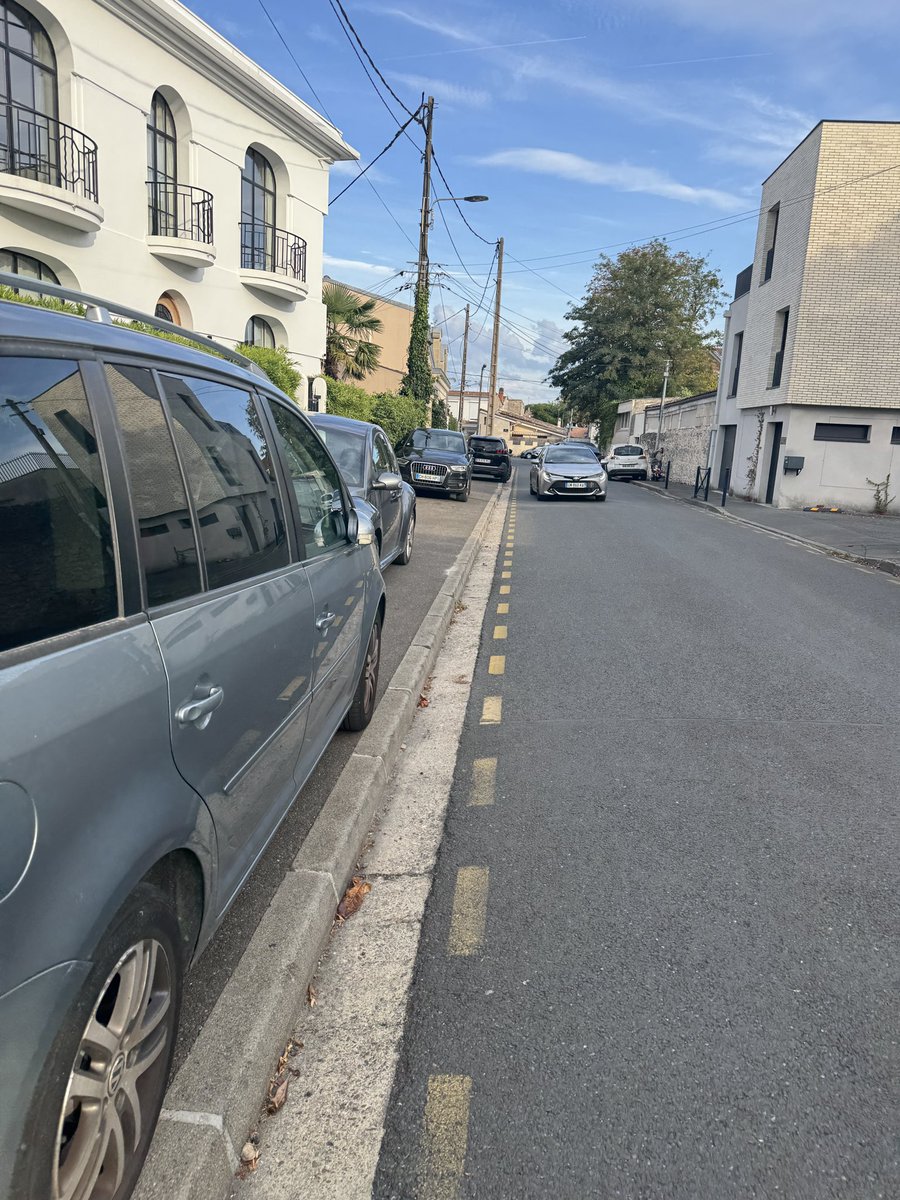Creuselazur's tweet photo. @BxMetro le laxisme de @T_Cazenave met en danger les enfants. Quelle honte. @SO_Bordeaux @gcum_fr #Bordeaux https://t.co/HqqkHrCGSc