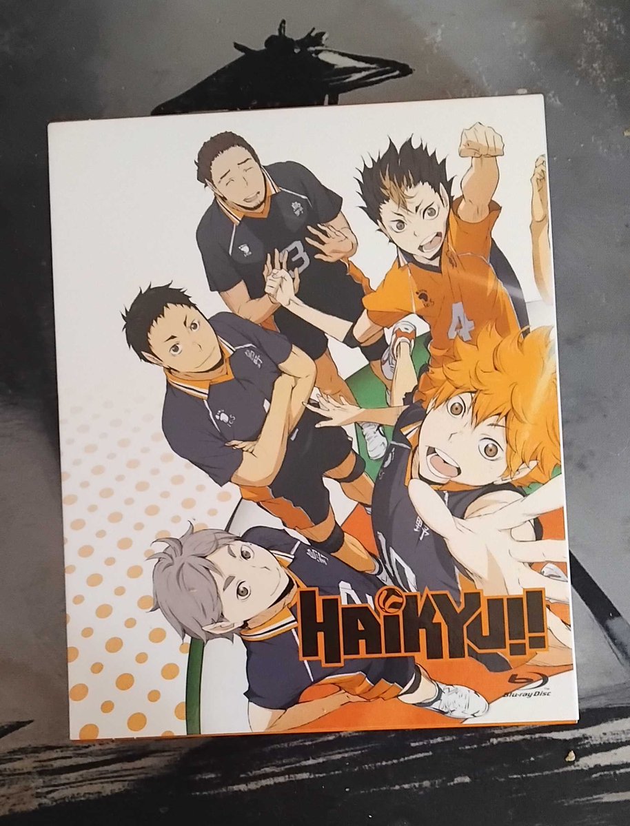 HanzoAnimeTV's tweet photo. Werbung || Rezensionsexemplar || von @AKIBAPASS/@PepperAnime 

Der Rewatch war einfach nur der Hammer und bin auch froh, die erste Staffel in meinem Regal zu haben. Auch für neue Anime-Fans kann ich euch Haikyu!! nur ans Herz legen! Ihr bekommt wirklich eine coole Story. ❤️ https://t.co/qpEcYBdmiS