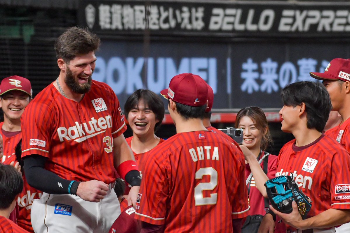 P_yuke_'s tweet photo. 円陣後のカーソンと平良くんのニコニコが特にイケてる😄😄 https://t.co/yL4McqLIoj