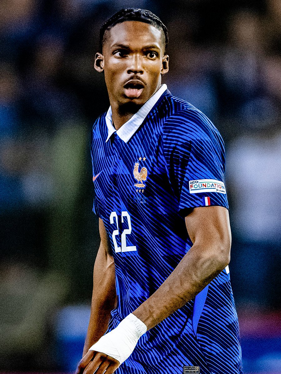 footballontnt's tweet photo. In the opening two months of the season, 21-year-old Jérémy Jacquet has become a Liverpool starter, made his France senior debut and kept 4 clean sheets in 8 games.

What a talent ⭐️ https://t.co/ZGoOBXIusP