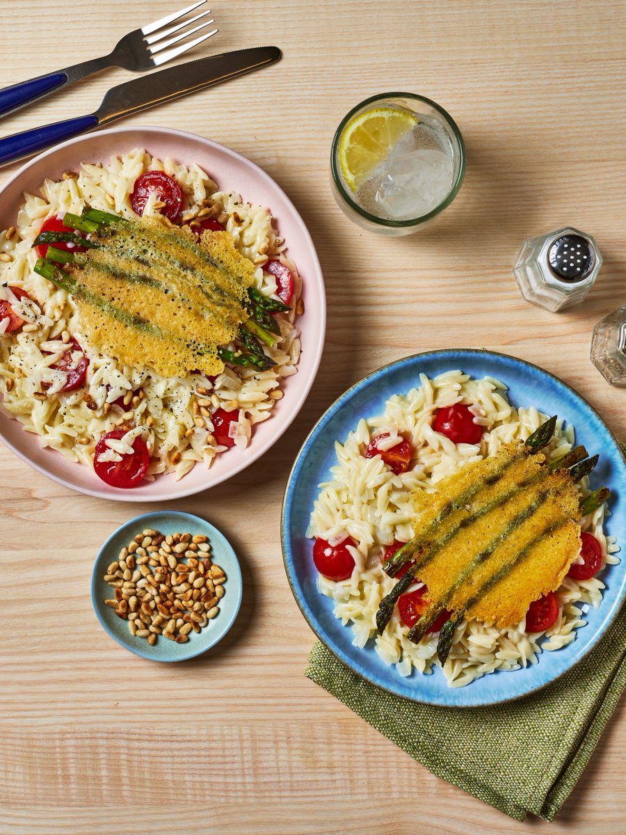 goustocooking's tweet photo. Cheesy grins all around 🙌

🍽 Cheesy Asparagus With Creamy Tomato Orzo https://t.co/JzwnzFlVnx
