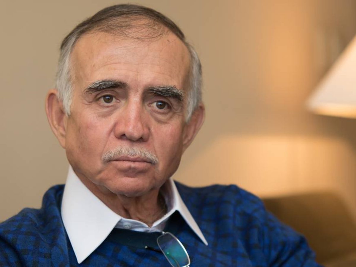 AXL_BELFORT's tweet photo. Desde las acusaciones de FinCEN (Financial Crimes Enforcement Network, oficina del Departamento del Tesoro de EEUU) contra Vector Casa de Bolsa en México (junio de 2025), no volvimos a saber de Alfonso Romo. Se nos perdió. 

¿Tú @IrvingPineda, sabrás dónde ande, lo busca un amigo?