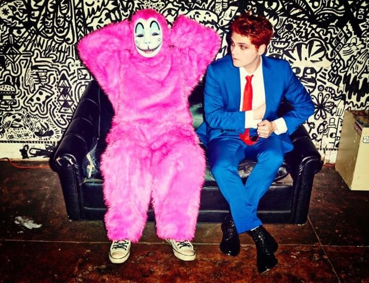 caseopencshut's tweet photo. happy birthday hesitant alien as celebration here are my favorite hesitant alien gee era pictures https://t.co/DgoB6OHyPS