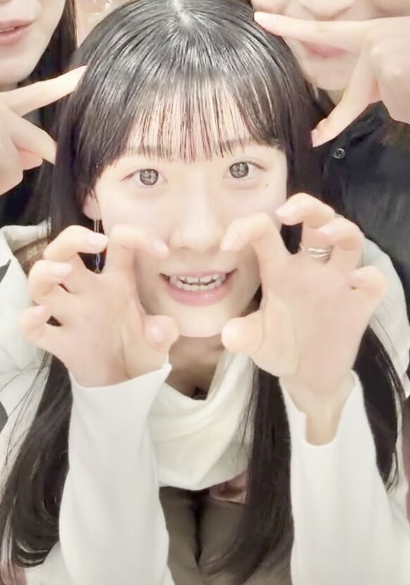 ym_sk_0's tweet photo. 谷間見えちゃってる https://t.co/2ShWwefwFg