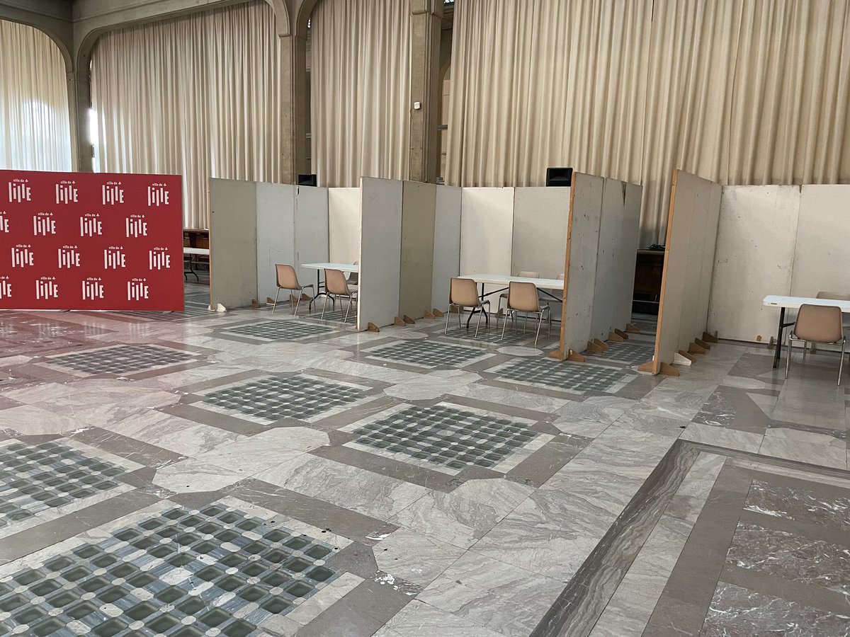 Ardeslandes's tweet photo. Demain, mercredi 30 septembre, de 9h à 17h sans interruption, l’Hôtel de Ville ouvre ses portes aux notaires pour des consultations notariales gratuites, anonymes et sans rendez-vous.

Organisée à l'occasion du 122ᵉ Congrès des notaires de France, qui se tient à Lille du 30 septembre au 2 octobre, cette journée mobilise une trentaine de notaires des Hauts-de-France, présents à titre bénévole. Je les remercie de donner de leur temps au service des habitants.

Cette journée vous permettra, quelle que soit votre situation, d'obtenir une première information juridique claire, confidentielle et accessible, sans inscription ni frais. Anticiper une succession, préparer une donation, acheter ou vendre un bien, protéger son conjoint, transmettre un patrimoine : autant de moments de vie où un conseil éclairé peut être utile.

Toutes les infos sur le site de la Ville 
https://t.co/0jbSpBIpRb