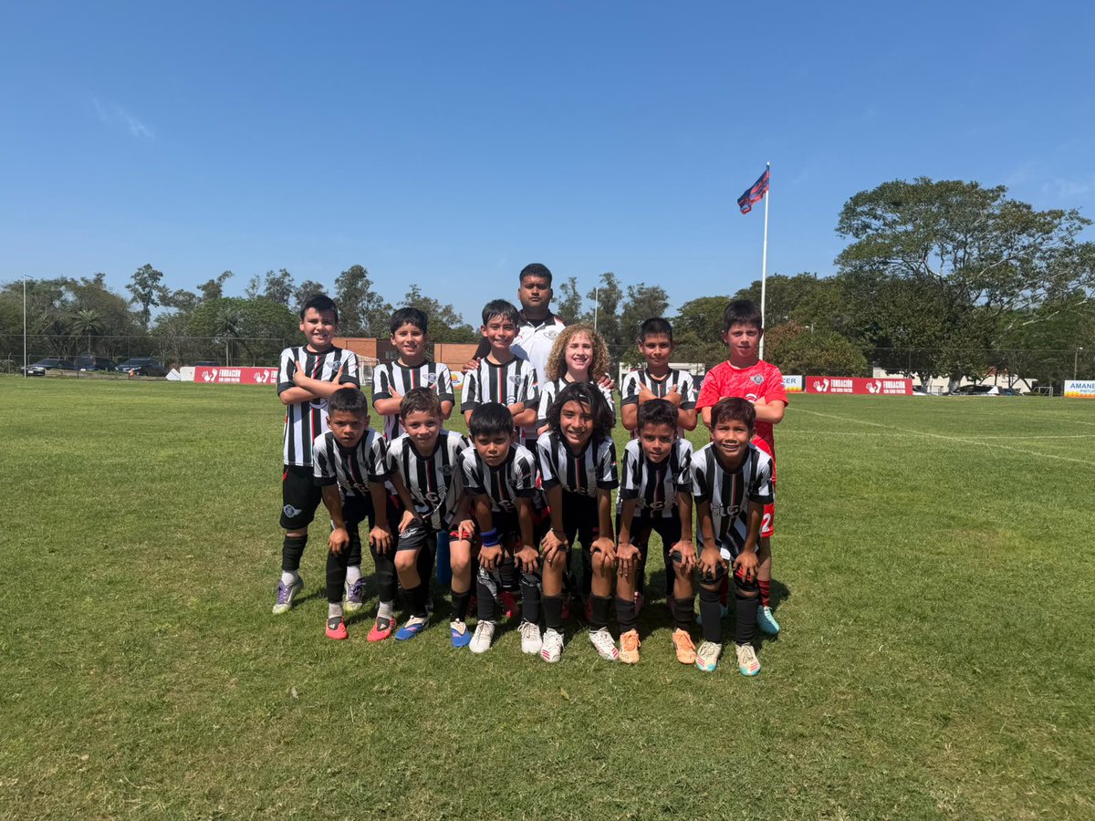 Guma_Media's tweet photo. 🤳🏻📸Categoría 2016  de #ClubLibertad contra cerro formativas que terminó igualado 0-0.

Aquí los detalles de las futuras promesas del guma!🏁 https://t.co/4ArLHDHWok
