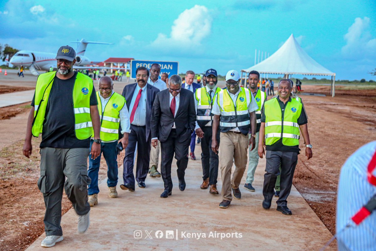 KenyaAirports's tweet photo. KAA Welcomes Mr. Aliko Dangote to Manda Airstrip

KAA MD/CEO, Mr. Moses Wekesa, officially receives renowned business leader and investor Mr. Aliko Dangote upon his arrival at Manda Airport, Lamu, ahead of tomorrow’s historic East African Oil Refinery ground-breaking ceremony. https://t.co/IGWevXG8Nx