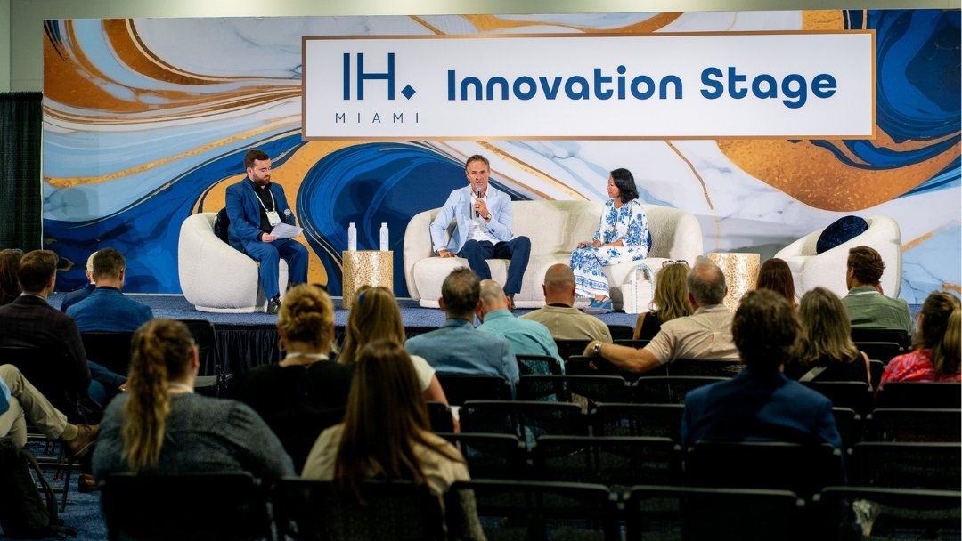 ExpoCCI's tweet photo. Checked out, but we’re not leaving without a recap.🛎️
 
A few moments from @IHSMiami, featuring 200+ companies and brands with everything from design to technology, wellness, food &amp; drink, and more.
#IHSMiami #ExpoCCI https://t.co/X7zKqFVbrs