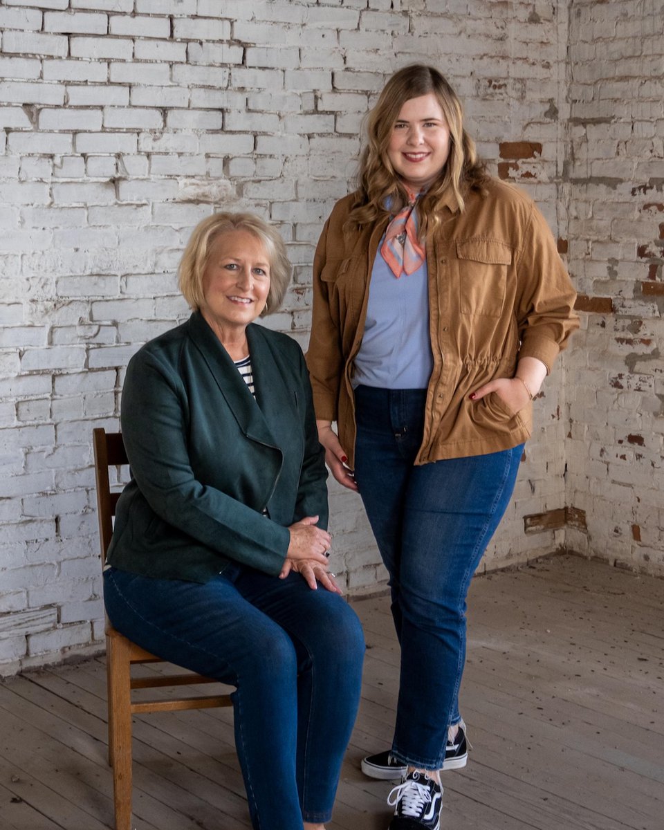 FriendsU's tweet photo. Join us for Chapel in Alumni Auditorium this Thursday, featuring Friends University President Amy Bragg Carey, alongside her daughter; author and musician Anna Carey! #JoinUs #Chapel #MyFriendsU https://t.co/JLuiTvZH6B