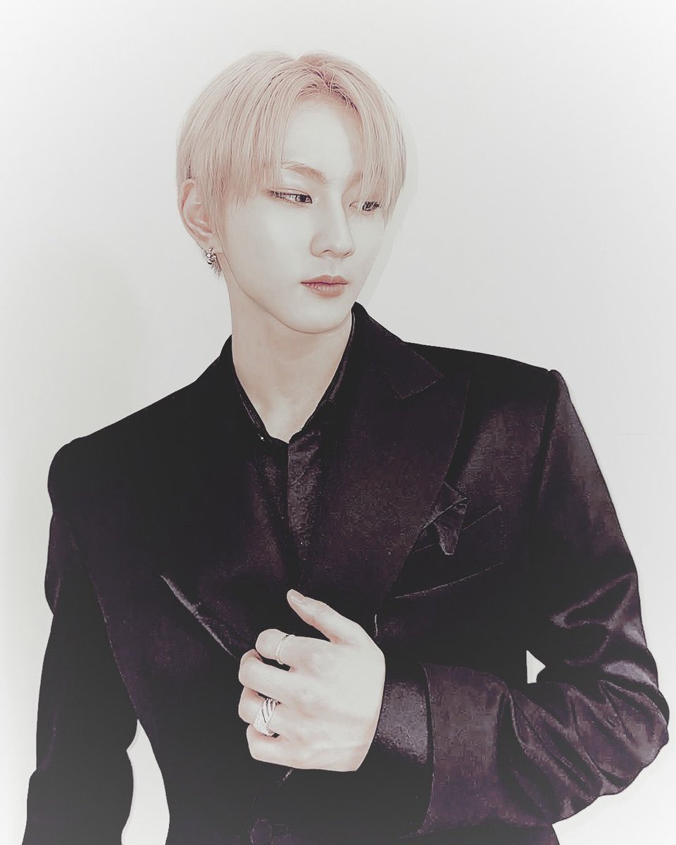 litled0ll's tweet photo. ㅤㅤㅤ
       ━━╋━  odio lavorare, ma che ci posso fare se devo pagarmi i miei lussi?
ㅤㅤㅤ https://t.co/QvvZZwCPe5