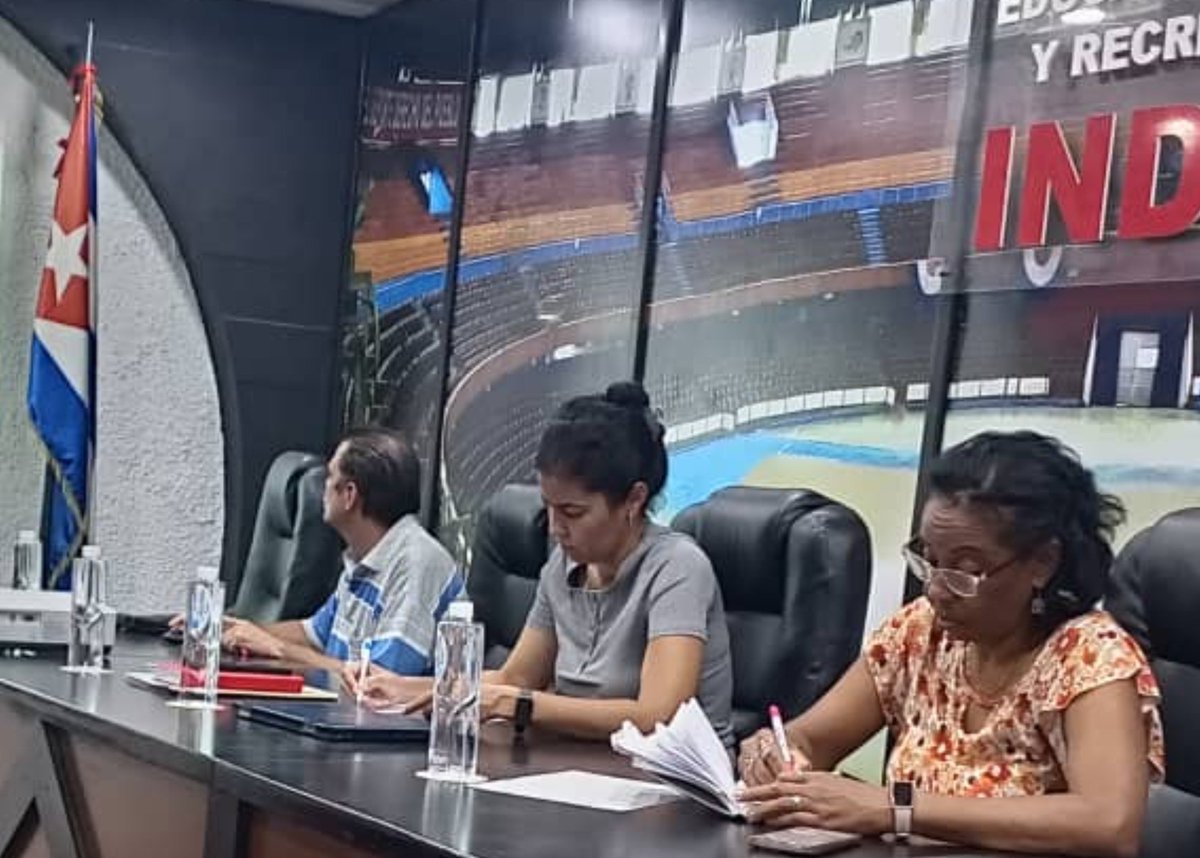 InderCuba's tweet photo. Reconocidos avances en la educación académica de postgrado y abordados otros temas de interés en reunión conjunta de #InderCuba y la Universidad de Ciencias de la Cultura Física y el Deporte Manuel Fajardo.
Seguimos #UnidosXCuba.
#DeporteCubano #SiempreXCuba https://t.co/yWcWIGVjJp