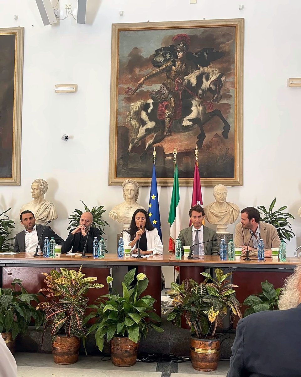 bayramcosmo's tweet photo. 🔭 Dal Campidoglio al MAXXI: Bayram torna a interrogare il futuro.

📍 MAXXI – Roma
🗓 Sabato 10 ottobre 2026 | dalle ore 10:00

Registrati 👉 https://t.co/X6oZZzp7WR

#Bayram #IlSaltoQuantico #Cosmopolitica #MAXXI #Futuro https://t.co/pzyphSb1XW