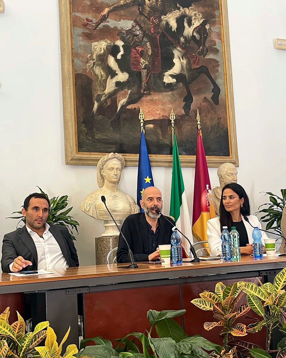 bayramcosmo's tweet photo. 🔭 Dal Campidoglio al MAXXI: Bayram torna a interrogare il futuro.

📍 MAXXI – Roma
🗓 Sabato 10 ottobre 2026 | dalle ore 10:00

Registrati 👉 https://t.co/X6oZZzp7WR

#Bayram #IlSaltoQuantico #Cosmopolitica #MAXXI #Futuro https://t.co/pzyphSb1XW