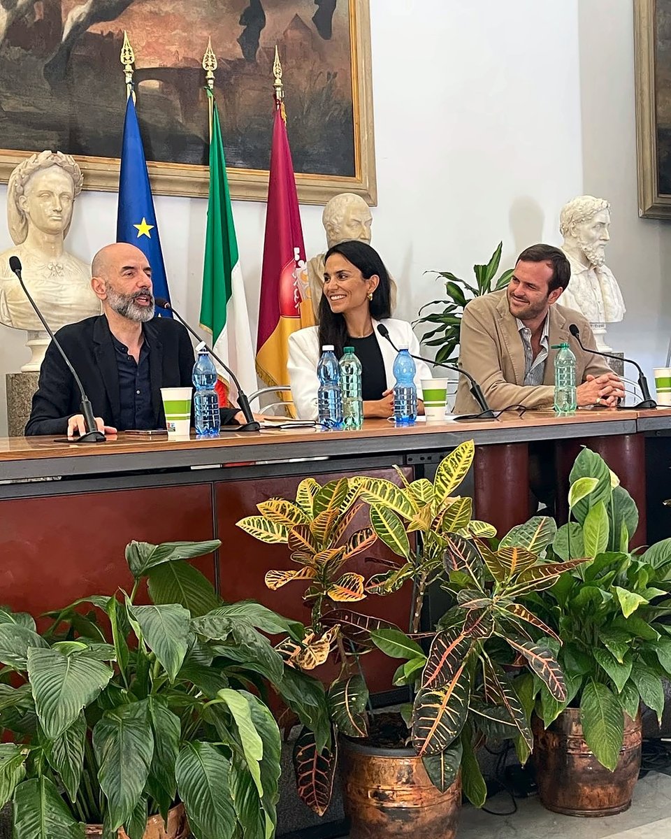bayramcosmo's tweet photo. 🔭 Dal Campidoglio al MAXXI: Bayram torna a interrogare il futuro.

📍 MAXXI – Roma
🗓 Sabato 10 ottobre 2026 | dalle ore 10:00

Registrati 👉 https://t.co/X6oZZzp7WR

#Bayram #IlSaltoQuantico #Cosmopolitica #MAXXI #Futuro https://t.co/pzyphSb1XW