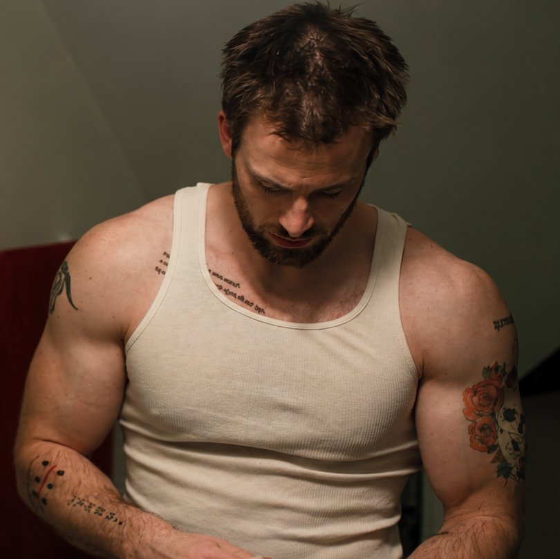 Astronautstorm's tweet photo. Chris evans as Mike Weiss  in puncture https://t.co/ARt5kPPDJX