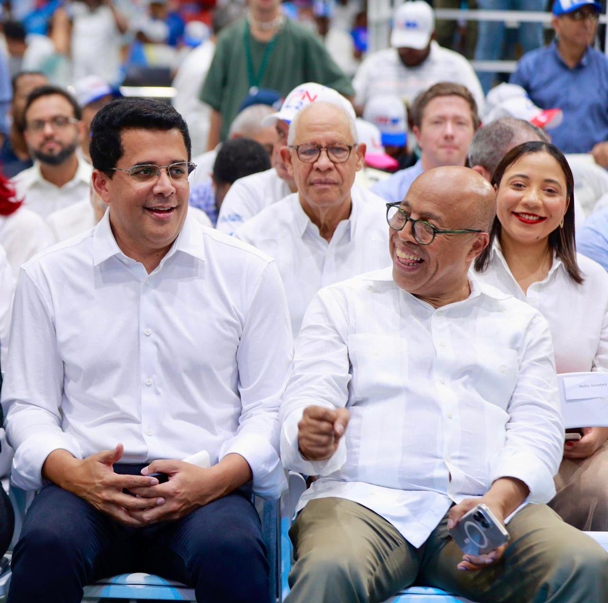 Pachecoalfredoo's tweet photo. Felicidades a nuestro querido compañero @DavidColladoM, en este día especial. Te deseo mucha salud, bendiciones y éxitos para seguir trabajando con entrega y compromiso por nuestro país.

¡Un fuerte abrazo, hermano! 🎉🇩🇴 https://t.co/7jDwbOuHrA