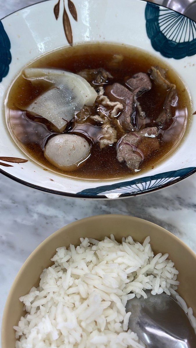fillerjay_'s tweet photo. タイ料理は美味しくて安いです https://t.co/QMPvlfqnb0