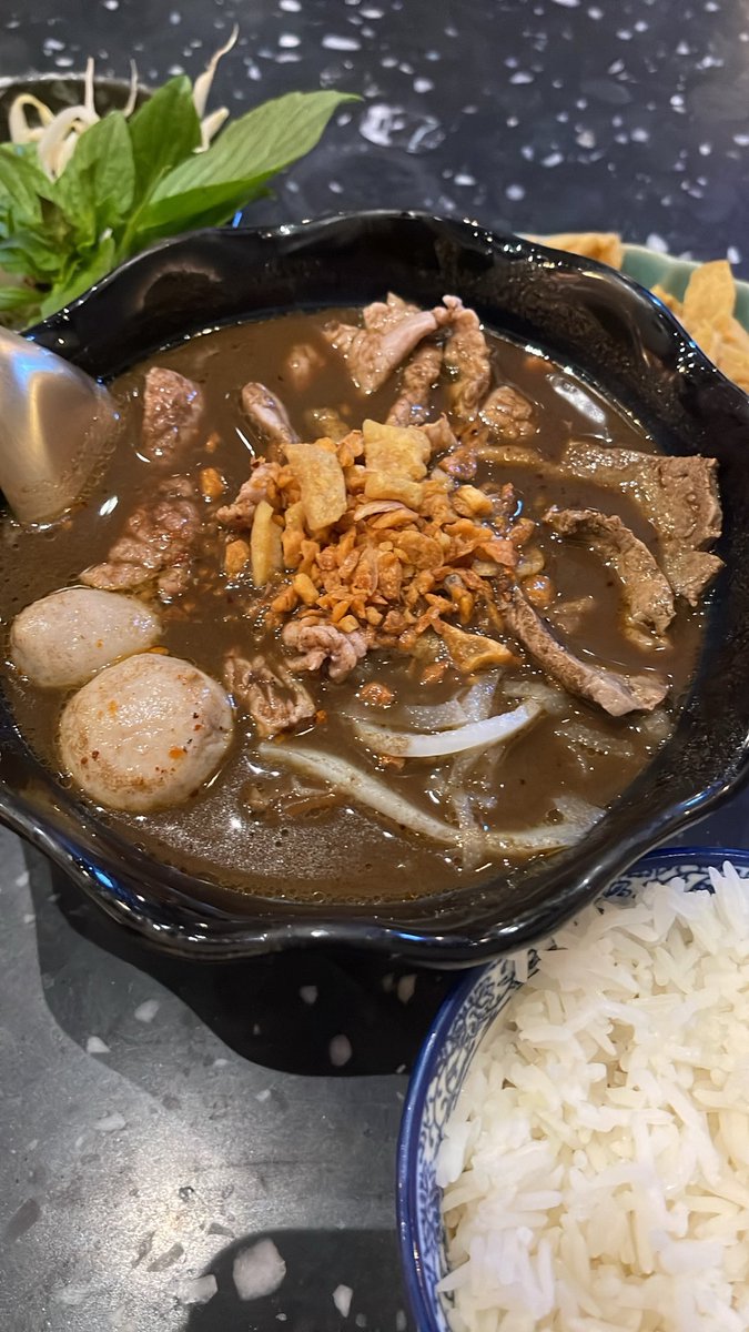 fillerjay_'s tweet photo. タイ料理は美味しくて安いです https://t.co/QMPvlfqnb0