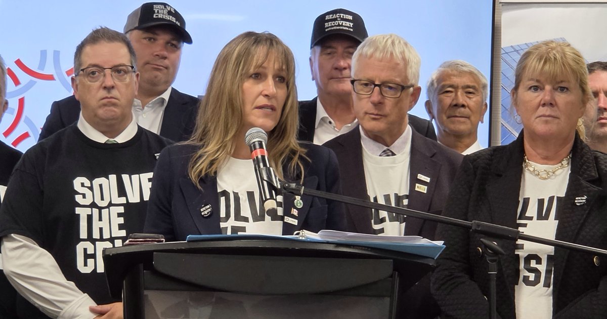 MunicipalWorld's tweet photo. ICYMI: @ONBigCityMayors are urging Ontario to launch a review of mandatory care as part of a push for compassionate, life‑saving intervention in the #MentalHealth and #addictions crisis – a call they say could prevent deaths. https://t.co/BgiSBpq2Zg @MariannMeedWard #LocalGov https://t.co/8NTehIWHnK