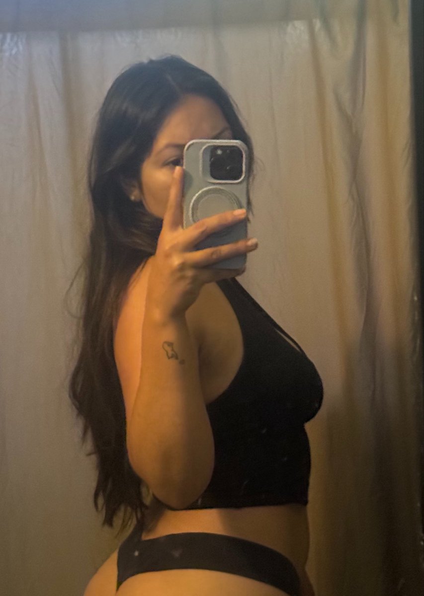 fxckingkiara's tweet photo. Should I go public again? https://t.co/Z7qS8mZRI5