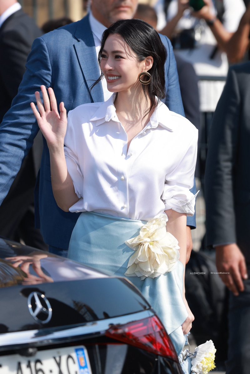 lingkwong_ph's tweet photo. Waving from all directions,
A star igniting boundless affections.

LINGORM BA DIOR AT PFW
#DiorSummer27xLingOrm
#LinglingKwong #DiorSummer27 #PFW
@linglingsirilak @Dior https://t.co/8VYcgvFoHh