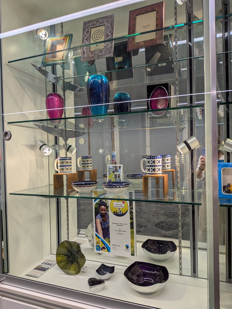 mayorofreading's tweet photo. Fairtrade Fortnight runs from 21 September to 4 October this year, and it was a pleasure to meet David Sutton and representatives from @RISC_Reading and learn more about their work. Thank you for showcasing a wonderful display of fairtrade products at the Civic Offices. https://t.co/4QMCWu2yxs