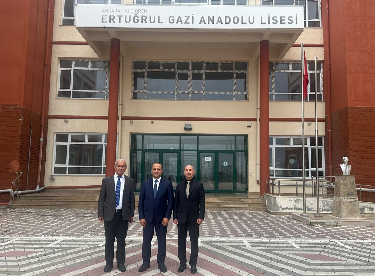 KeciorenMEM's tweet photo. Keçiören İlçe Millî Eğitim Müdürümüz Sayın İbrahim ŞAHİN, Şube Müdürümüz Sayın Abdülkerim ÇÖMÇE ile birlikte Ertuğrul Gazi Anadolu Lisesini ziyaret ederek eğitim öğretim faaliyetlerini yerinde inceledi.

Okul yöneticileri ve öğretmenlerle bir araya gelen Sayın ŞAHİN, yürütülen çalışmalar ve eğitim süreçleri hakkında bilgi alarak değerlendirmelerde bulundu. Öğrencilerimizin akademik, sosyal ve kültürel gelişimlerinin desteklenmesi, eğitim kalitesinin artırılması ve daha nitelikli eğitim ortamlarının oluşturulmasına yönelik çalışmaların önemine vurgu yaptı.

@ibrahimsah61 @Murat4Kucukali @MemAnkara @meb_ogm @tcmeb