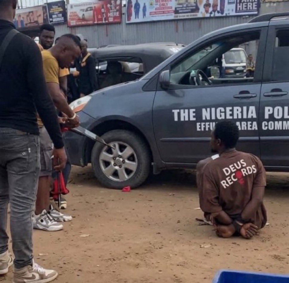 _Nsznn's tweet photo. Nigerian police Una…  

Till today these policemen went Scott free https://t.co/IRjwt6ASXR