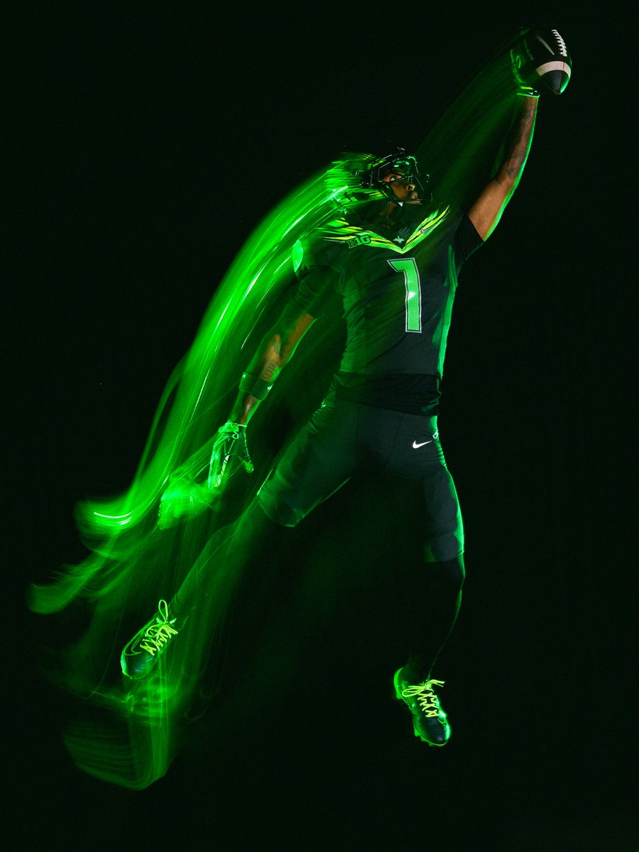 GoDucks's tweet photo. Speed is in our DNA.

Presenting the @OregonFootball “Origin of Speed” uniform. #GoDucks https://t.co/9Ag7J3pqor