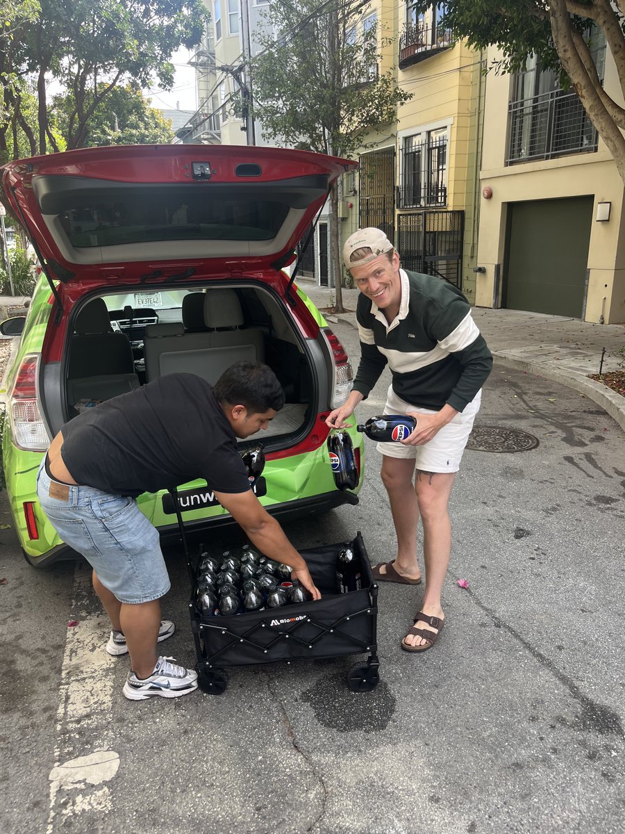 BenjaminBekken's tweet photo. Did you know Norwegians drink the most Pepsi Max in the world? 

So we ordered a few hundred bottles for the hacker house.

We bought out the first store, so our delivery guy had to go to a second one. Absolute legend.

Also look how happy the raccoon is. https://t.co/F1dDFzsiFY