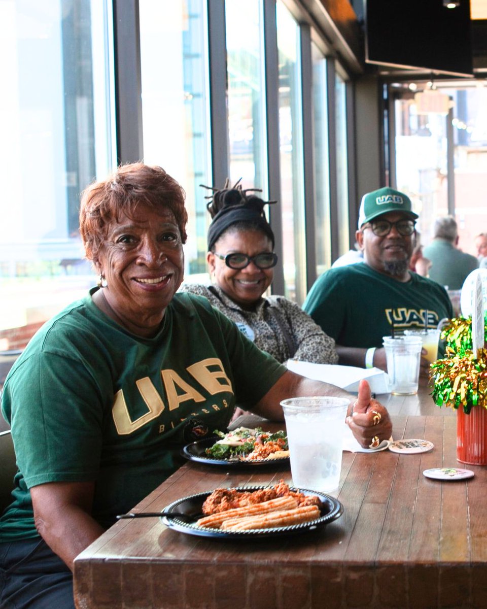 uabalumni's tweet photo. UAB vs. Navy Alumni Tailgate was a BLAST🏈 🐲

Keep the party going this Saturday, October 3rd at our UAB vs. Samford Tailgate from 12 to 2 pm.

https://t.co/lu4LTQRIs3 https://t.co/fIYioeDyb8