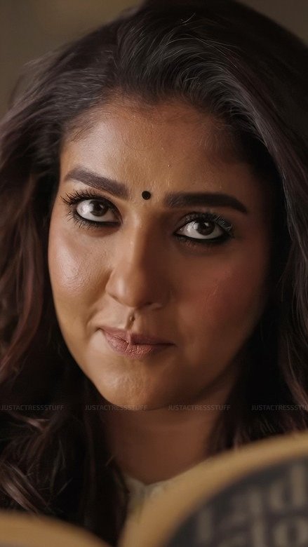 Darkroom2AM's tweet photo. That expression when she caught you red handed❤️‍🔥
#nayanthara https://t.co/pqEfXRLANd