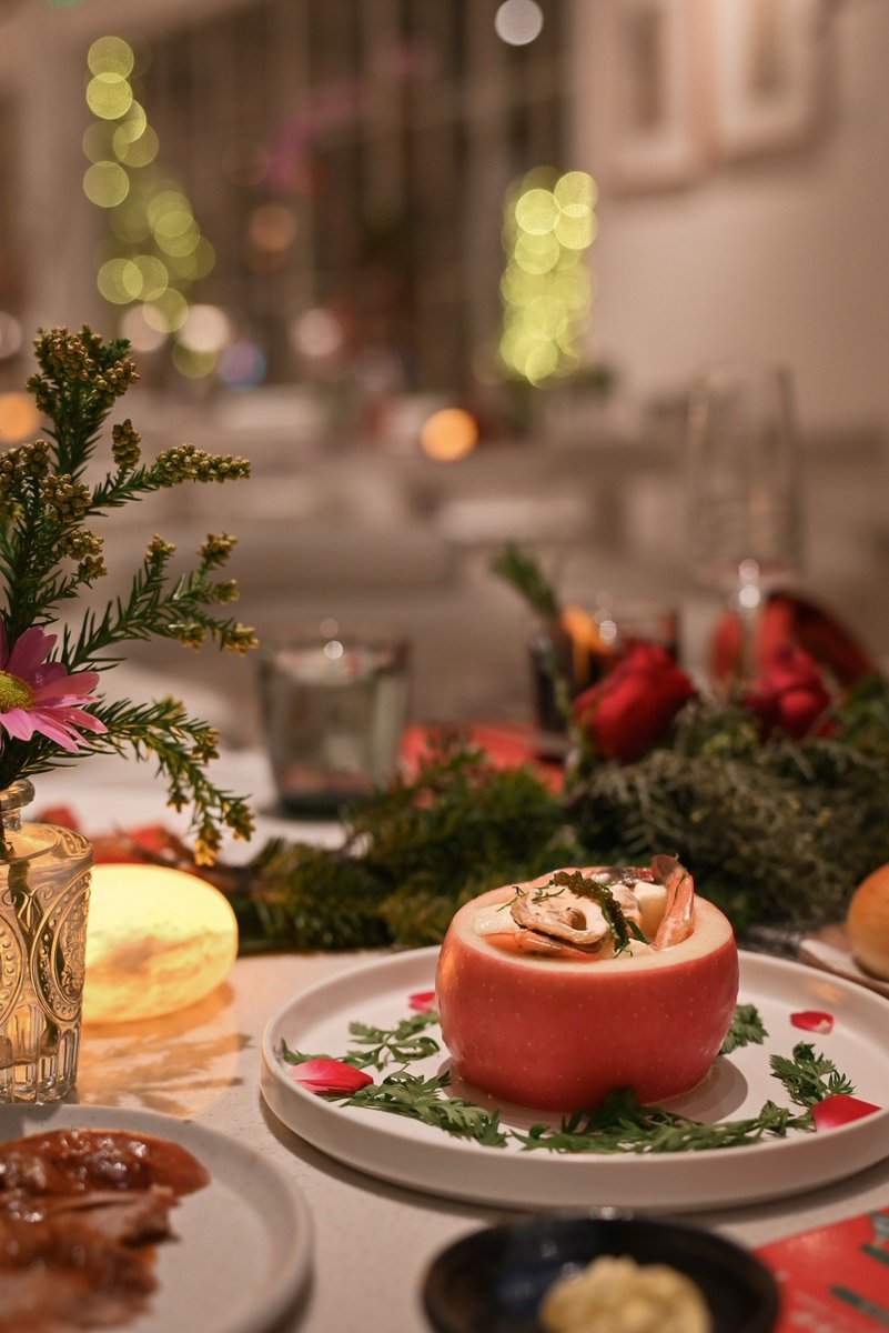 LatiaGladwecl's tweet photo. Disfruta nuestra cena especial de Navidad! Pavo jugoso, tarta de frutas y un ambiente cálido para compartir con tus seres queridos. Reserva ya tu plaza! https://t.co/UaASBoHoEZ
