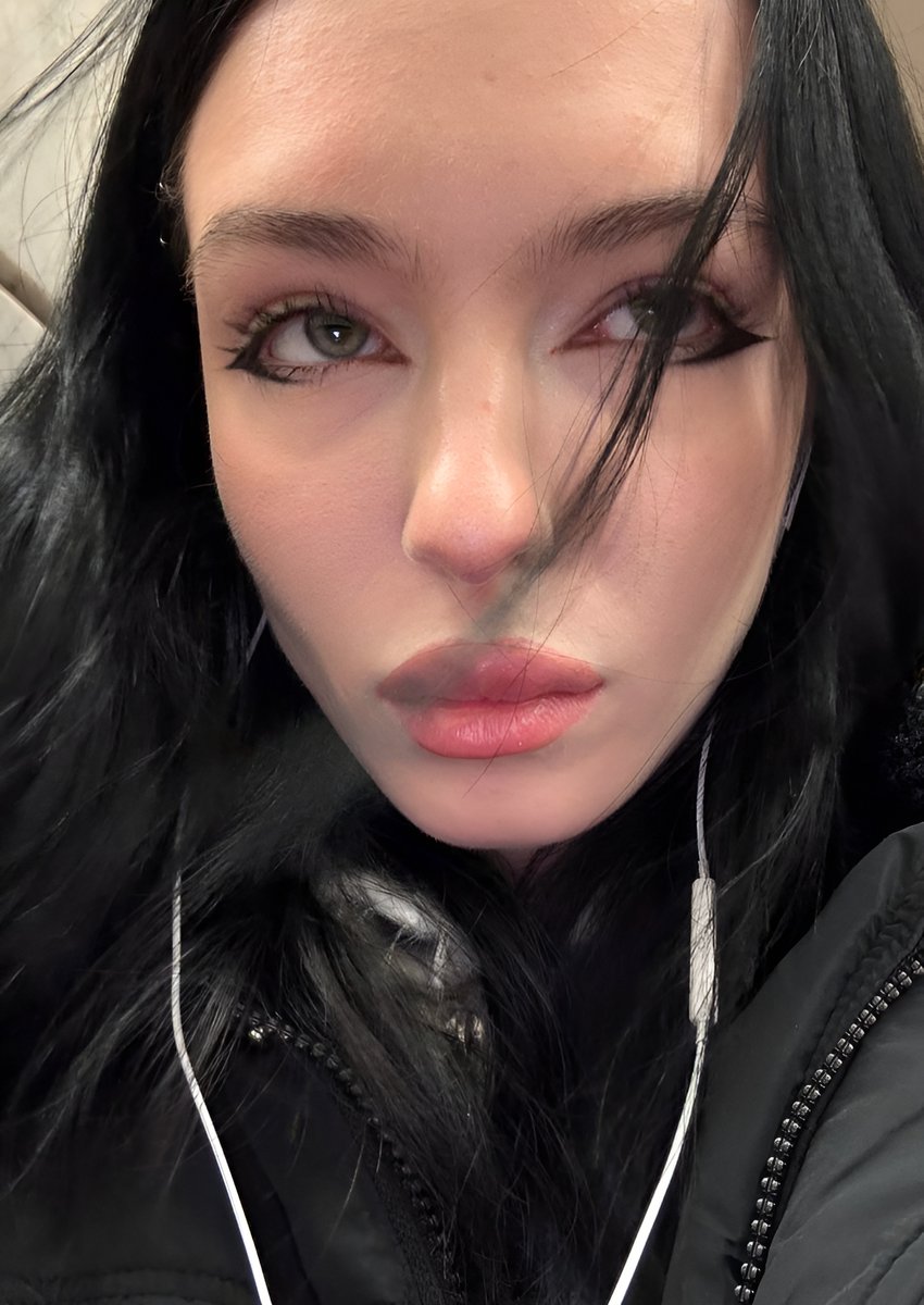 avecalice's tweet photo. J’aime prendre mon temps, te caresser avec ma bouche jusqu’à ce que tu ne puisses plus réfléchir 😏 https://t.co/t8eRRoiIrC