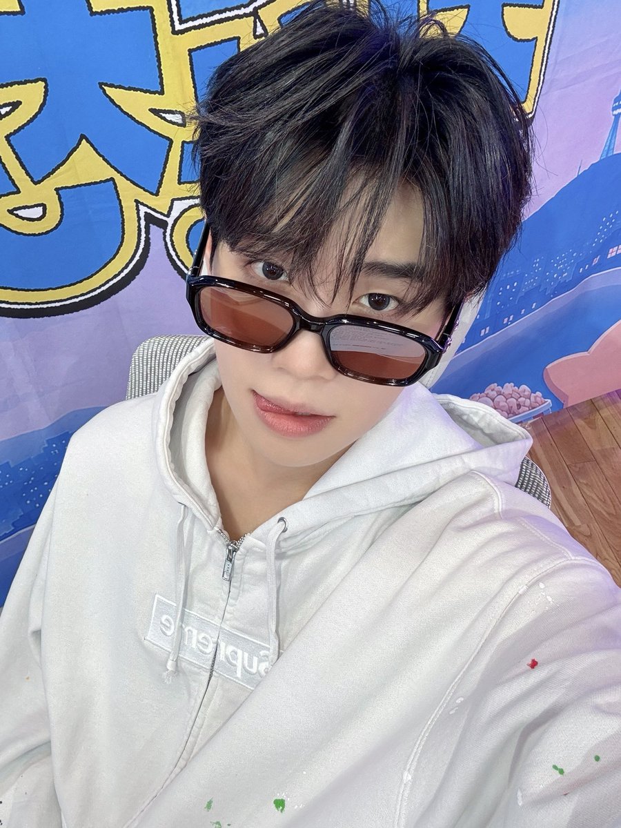ZB1_official's tweet photo. 260929
MBC FM4U <제로베이스원의 친한친구>

#ZEROBASEONE #ZB1 #제로베이스원 
#KIMTAERAE #김태래 https://t.co/ilf8q1nMSs