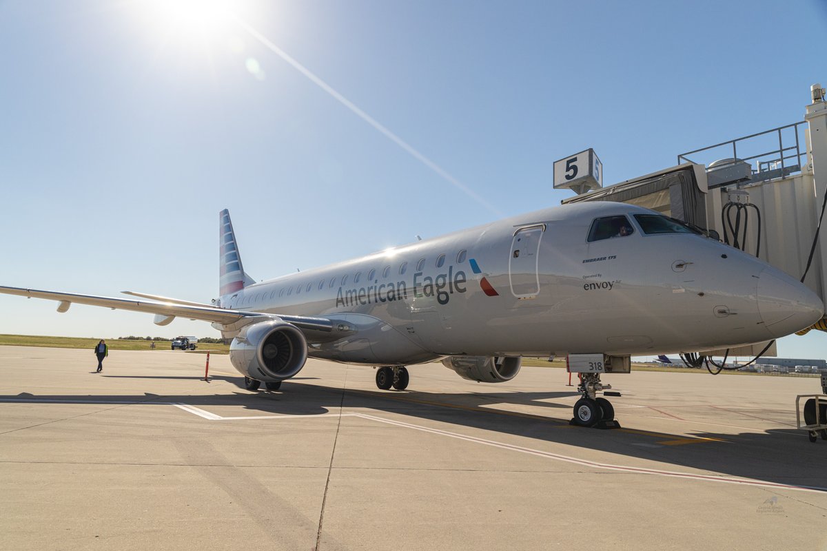 FlyCIRA's tweet photo. Your fall getaway starts at #FlyCIRA. 🍂✈️

🏙️ Chicago (ORD)
🤠 Dallas-Fort Worth (DFW)
🌎 Connect through either to keep the adventure going.
@AmericanAir is ready so pick your fall vibe and start packing! 😎

Where are you headed?

🎟️ https://t.co/1JLHmidyl9 https://t.co/q44L1Nt317
