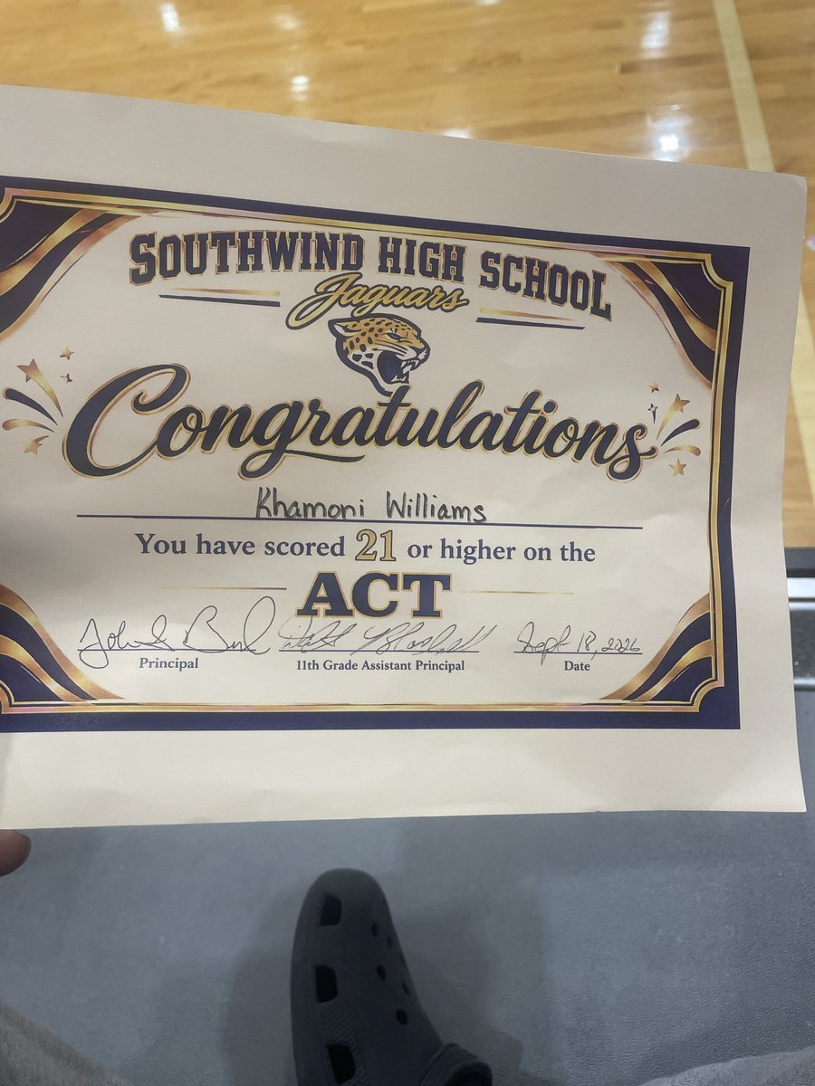 Khamonii7's tweet photo. Student first📖 @coachlester91 @SouthwindJags @Tankb24 https://t.co/J67DVsWMZD