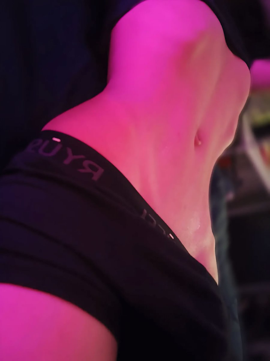 Vellisea_'s tweet photo. Boy tummy https://t.co/RA2PzluQiI