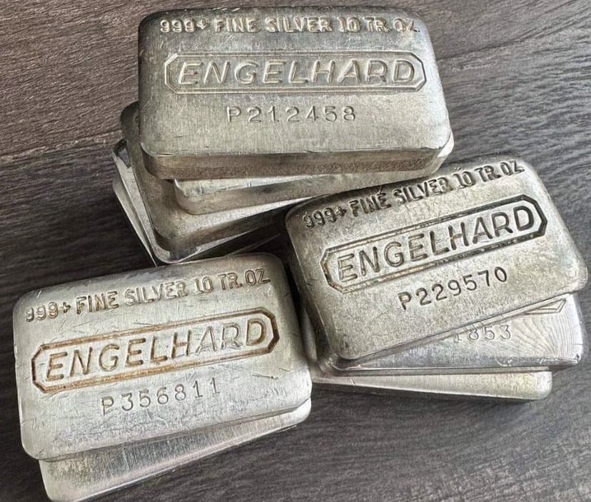 silverandgoldbu's tweet photo. 10 Oz Engelhard silver bars 
I’m offering for $680
Bin to claim #silver #numismatic #usa #silverbar https://t.co/0LVh8E0nb4