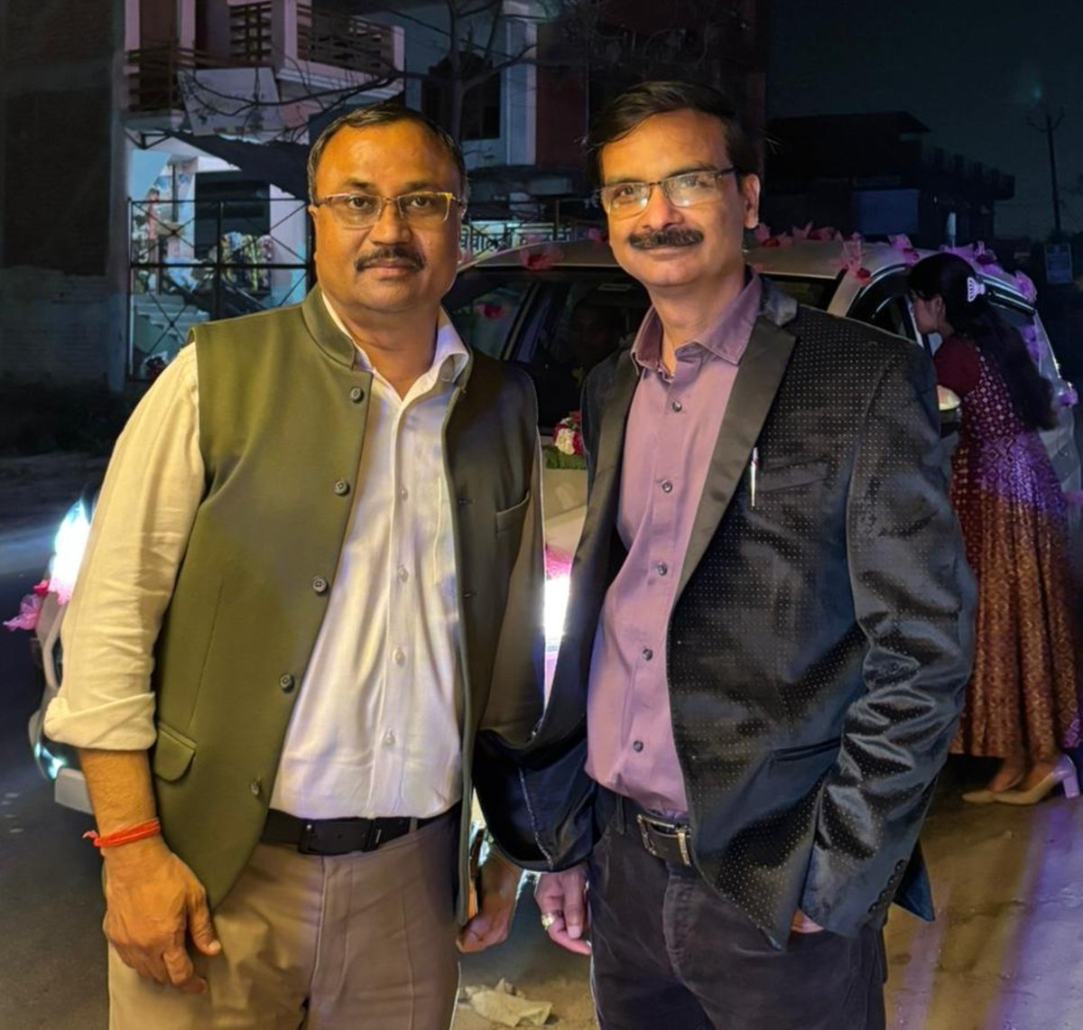 Lko_VivekSharma's tweet photo. आदरणीय मनीष भईया, @manishsNBT
'नवभारत टाइम्स' के लखनऊ संस्करण का संपादक नियुक्त होने पर आपको हार्दिक बधाई एवं अनंत शुभकामनाएं! 💐🎉

आपकी यह उपलब्धि आपकी वर्षों की अथक मेहनत, निष्ठा, उत्कृष्ट पत्रकारिता और दूरदर्शी नेतृत्व का परिणाम है। आपके मार्गदर्शन में 'नवभारत टाइम्स' का लखनऊ संस्करण नई ऊंचाइयों को छुएगा और पत्रकारिता के नए आयाम स्थापित करेगा, इसका हमें पूर्ण विश्वास है।
ईश्वर से आपके उज्ज्वल, सफल और यशस्वी कार्यकाल की कामना करते हैं। आप यूं ही निरंतर प्रगति के पथ पर अग्रसर रहें!

सादर एवं सस्नेह, 
विवेक शर्मा